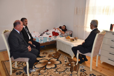 İcra başçısı şəhid ailələrini və müalicədən qayıdan qazimizi evində ziyarət edib