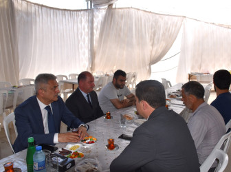İcra başçısı Əfqanıstan müharibəsində beynəlmiləl borcunu yerinə yetirərkən həlak olmuş İbrahimov Eldar Cəbrayıl oğlunun  anasının yas mərasimində iştirak edib