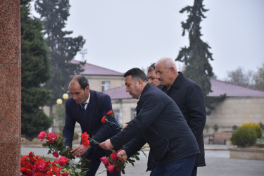 İmişlidə Ulu Öndər Heydər Əliyevin anım günü ilə əlaqədar abidəsi ziyarət olunub