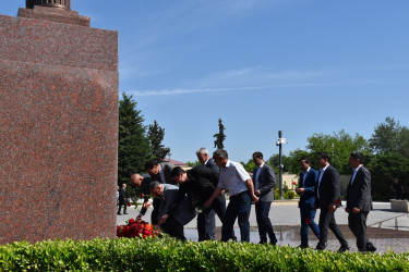 Ümummilli Lider Heydər Əliyevin anadan olmasının 102-ci ildönümü böyük ehtiramla yad edilib