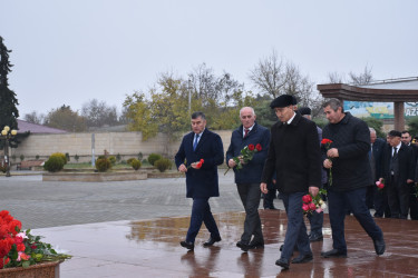 İmişlidə Ulu Öndər Heydər Əliyevin anım günü ilə əlaqədar abidəsi ziyarət olunub