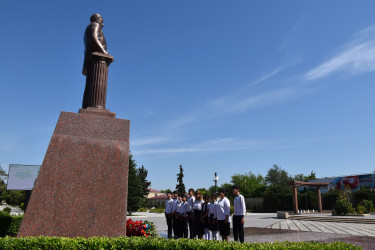 Ümummilli Lider Heydər Əliyevin anadan olmasının 102-ci ildönümü böyük ehtiramla yad edilib