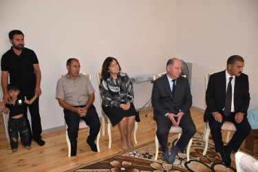 İcra başçısı şəhid ailələrini və müalicədən qayıdan qazimizi evində ziyarət edib