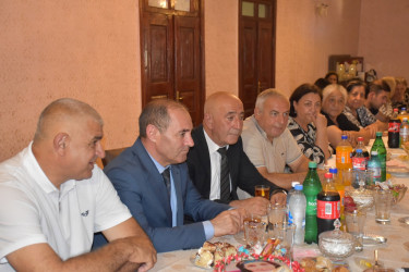İcra başçısı 100 illik yubileyi münasibətilə İmişli rayonunun Qaralar kənd sakinini evində ziyarət edib