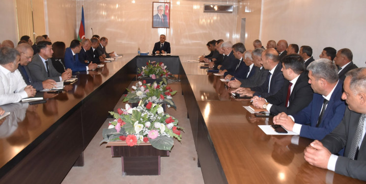 İmişlidə qarşıdan gələn pambıq yığımı, pambıqçılığın inkişafı və kənd təsərrüfatında innovativ həllərin tətbiqi ilə bağlı görüş keçirilib