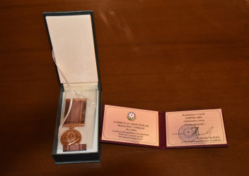 İmişlidə şəhidin təltif olunduğu “Vətən uğrunda" medalı ailəsinə təqdim edilib