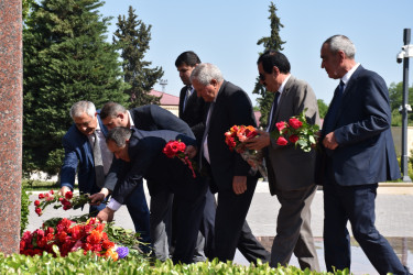 Ümummilli Lider Heydər Əliyevin anadan olmasının 102-ci ildönümü böyük ehtiramla yad edilib